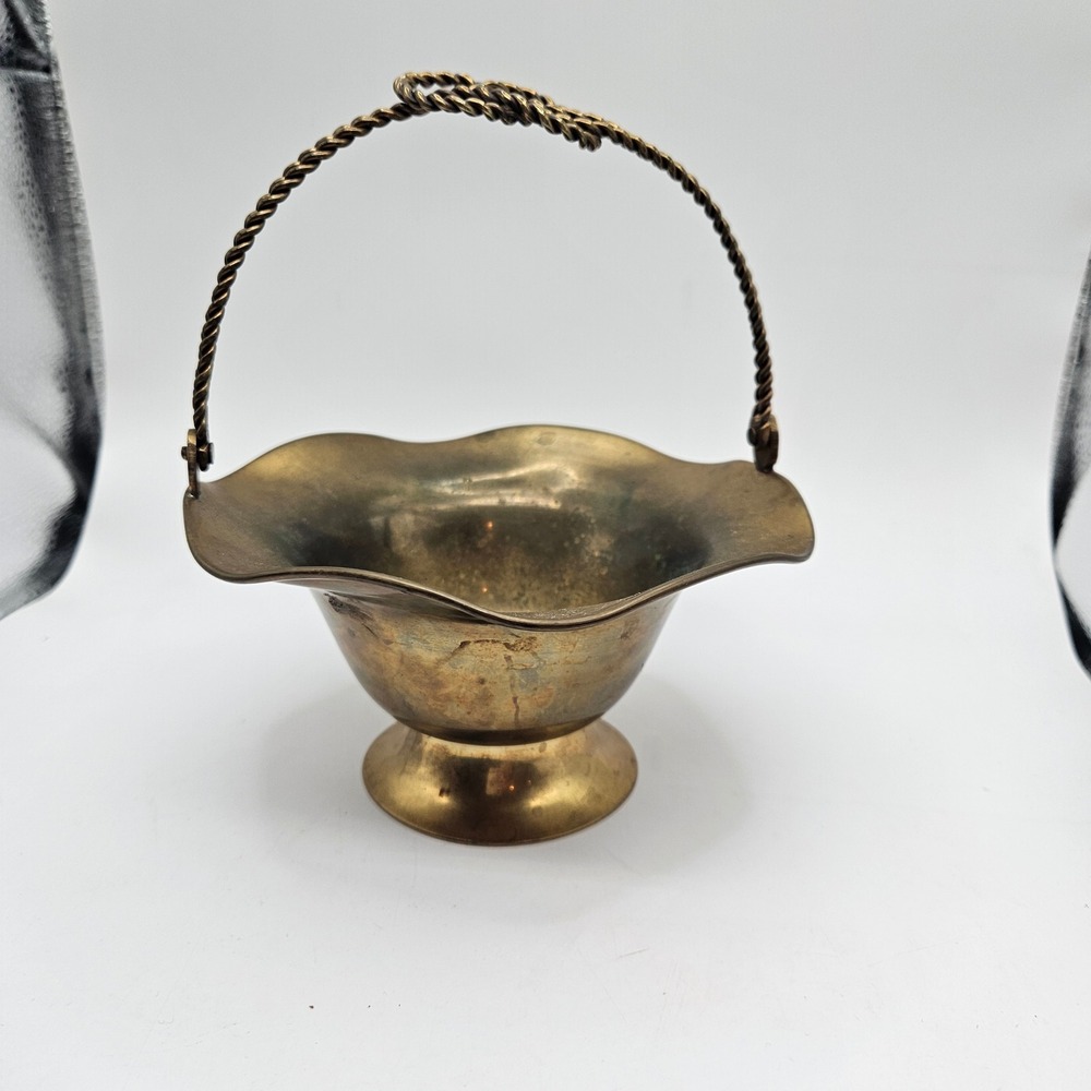 Vintage Brass Footed Basket Scalloped Rim Twisted Rope Handle Decorative Bowl